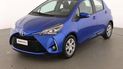 Usata Toyota Yaris Active 70 CV (51 kW) 2017 Blu Berlina