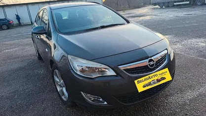 Usata Opel Astra 140 CV (102 kW) 2012 Station wagon