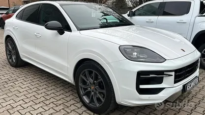 Usata Porsche Cayenne 354 CV (260 kW) 2023 Bianco SUV