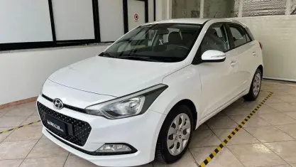 Usata Hyundai i20 Classic 75 CV (55 kW) 2016 Bianco Berlina