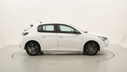 Usata Peugeot 208 Active 101 CV (74 kW) 2022 Biancobianco Utilitaria
