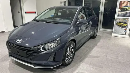 Grigio Nuova 2025 Hyundai i20 Berlina | 16.900 € (Buon prezzo)