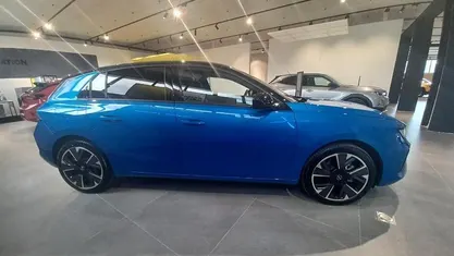 Blu Nuova 2025 Opel Astra | 26.500 € (Buon prezzo)