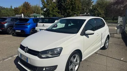 Bianco pastello Usata 2012 VW Polo Highline Tre volumi | 6500 € (Buon prezzo)