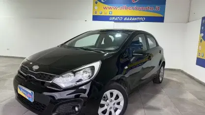 Usata Kia Rio Active 75 CV (55 kW) 2013 Nero Berlina