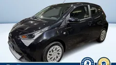Nero metallizzato Usata 2021 Toyota Aygo X-play Due volumi | 10.900 € (Buon prezzo)