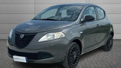 Usata Lancia Ypsilon 69 CV (50 kW) 2015 Grigio Utilitaria