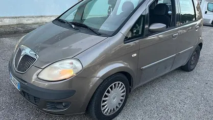 Usata Lancia Musa 90 CV (66 kW) 2007 Giallo Monovolume