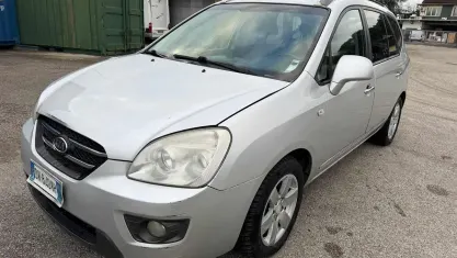 Usata Kia Carens EX 140 CV (102 kW) 2009 Grigio Monovolume