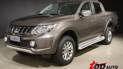 Usata Mitsubishi L200 Diamant Edition 181 CV (133 kW) 2017 Marrone Pick-up