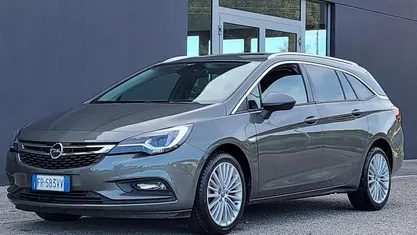 Grigio scuro Usata 2018 Opel Astra Station wagon | 9900 € (Buon prezzo)