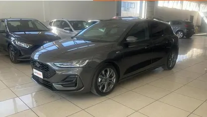 Usata 2022 Ford Focus ST-Line Tre volumi | 19.099 € (Buon prezzo)