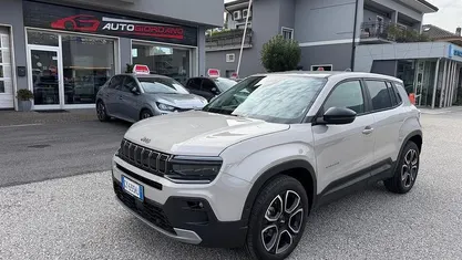 Usata Jeep Avenger Summit 101 CV (74 kW) 2025 Beige SUV