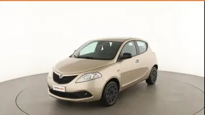 Usata Lancia Ypsilon Gold 70 CV (51 kW) 2020 Oro Utilitaria