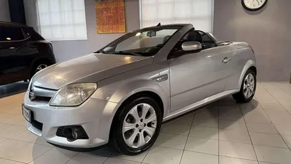 Usata Opel Tigra Sport 69 CV (50 kW) 2010 Cabrio