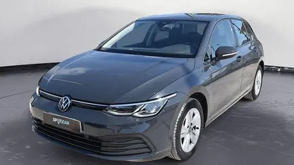 Grigio Usata 2022 VW Golf VIII Life Tre volumi | 20.500 € (Buon prezzo)