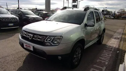 Usata Dacia Duster Lauréate 114 CV (83 kW) 2017 Grigio SUV
