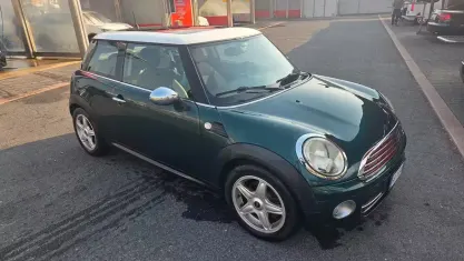 Usata Mini Cooper 109 CV (80 kW) 2010 Verde Utilitaria