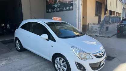 Usata Opel Corsa 86 CV (63 kW) 2011 Bianco Utilitaria