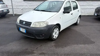 Usata Fiat Punto 60 CV (44 kW) 2005 Bianco Utilitaria