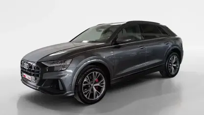 Usata Audi Q8 Sport 231 CV (169 kW) 2020 Grigio daytona perla SUV