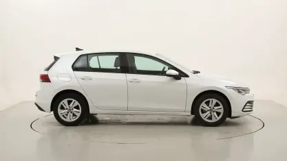 Usata VW Golf VIII Life 110 CV (80 kW) 2023 Biancobianco Berlina