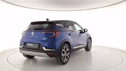 Usata Renault Captur Techno 143 CV (105 kW) 2023 Blu scuro SUV