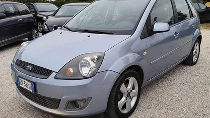 Blu Usata 2007 Ford Fiesta Ghia Due volumi | 2800 € (Buon prezzo)