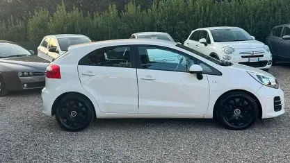 Usata Kia Rio 75 CV (55 kW) 2015 Bianco Coupé