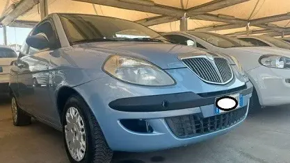 Usata Lancia Ypsilon 60 CV (44 kW) 2004 Bluazzurro Utilitaria