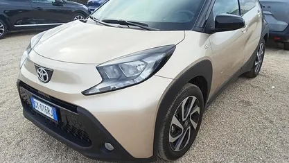 Usata Toyota Aygo X Trend 72 CV (52 kW) 2025 Grigio SUV