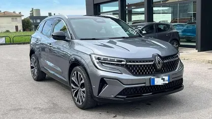 Usata Renault Austral Iconic 200 CV (147 kW) 2023 Grigio metallizzato SUV