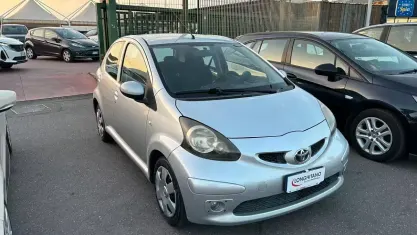 Usata Toyota Aygo 68 CV (50 kW) 2007 Grigio Utilitaria