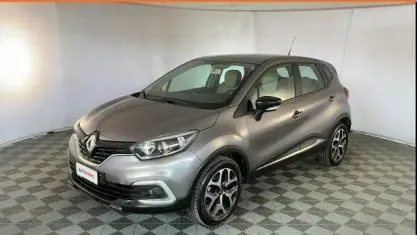 Usata Renault Captur Business 110 CV (80 kW) 2017 Grigio SUV