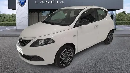 Usata Lancia Ypsilon Gold 70 CV (51 kW) 2022 Bianco Utilitaria