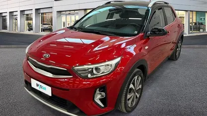 Usata Kia Stonic Style 82 CV (60 kW) 2021 Rosso SUV