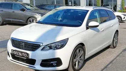 Begagnad Peugeot 308 Allure 131 HK (96 kW) 2020 Vit Kombi