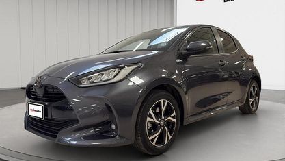 Usado Toyota Yaris Hybrid Trend 116 CV (85 kW) 2024 Gris Utilitario