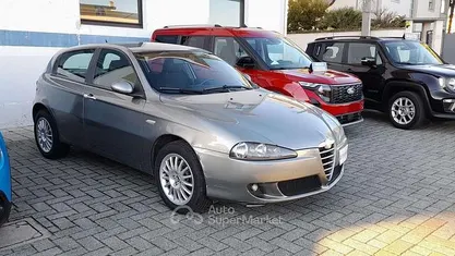 Gray Usata 2006 Alfa Romeo 147 Distinctive Due volumi | 2500 € (Buon prezzo)