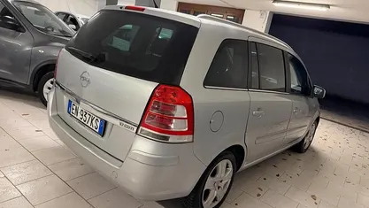 Usata Opel Zafira Edition 125 CV (91 kW) 2011 Grigio Monovolume