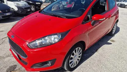Begagnad Ford Fiesta Titanium 95 HK (69 kW) 2016 Röd Halvkombi