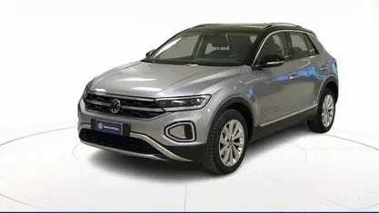 Usata VW T-Roc Style 150 CV (110 kW) 2022 Grigio / pastello SUV