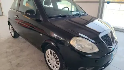 Usata Lancia Ypsilon 60 CV (44 kW) 2010 Nero Utilitaria