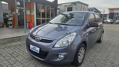 Usata Hyundai i20 Comfort 77 CV (56 kW) 2009 Grigio Utilitaria