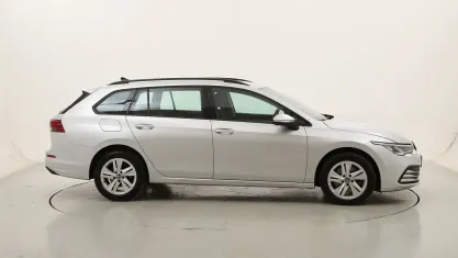 Usata VW Golf VIII Life 116 CV (85 kW) 2021 Argentoargento Station wagon