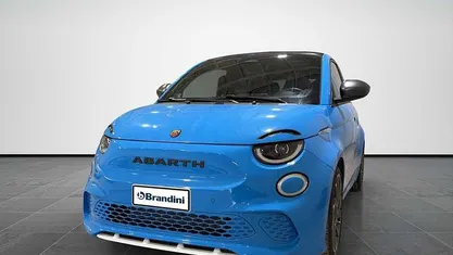 Usata Abarth 500e Scorpionissima 114 kW (155 CV) 2023 Azzurro Utilitaria