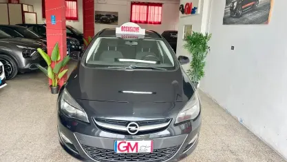 Usata Opel Astra 110 CV (80 kW) 2012 Nero Station wagon