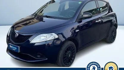 Usata Lancia Ypsilon Gold 69 CV (50 kW) 2019 Blu metallizzato Utilitaria