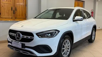 Usata Mercedes GLA180 Business 150 CV (110 kW) 2022 Bianco SUV