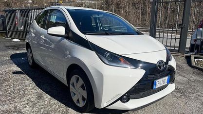 Usata Toyota Aygo Business Edition 69 CV (50 kW) 2018 Bianco Utilitaria